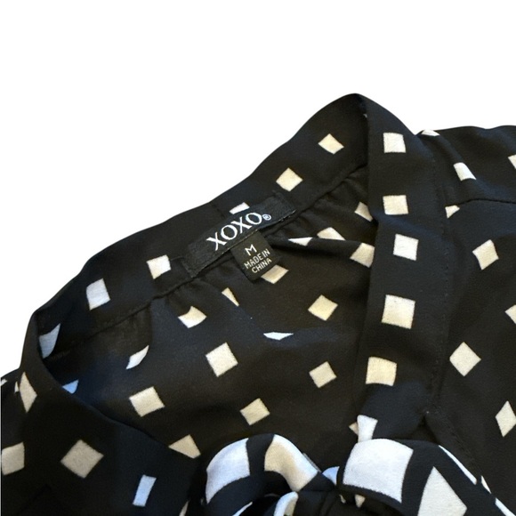 XOXO Shirt Womens Medium Black White Geometric Secretary Bow
Minimalist Neutral - Picture 9 of 12